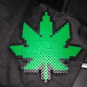 Perler weed leaf hair clip bow